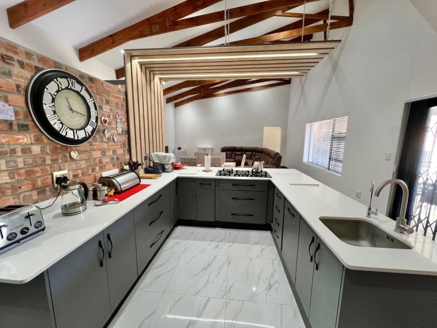 4 Bedroom Property for Sale in Noorsekloof Eastern Cape
